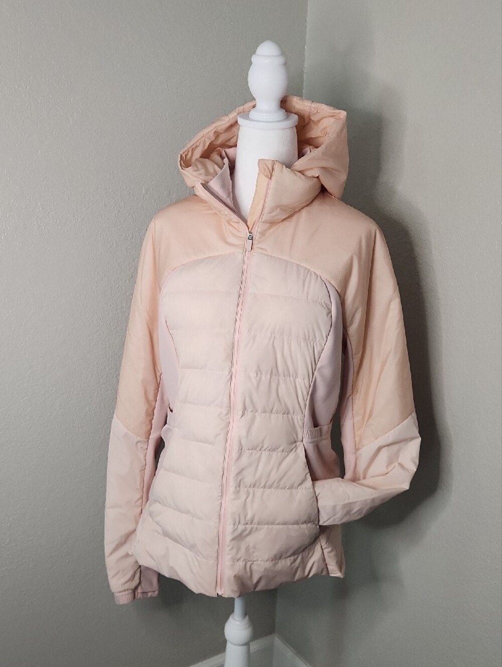 Lululemon Light Pink Hooded Puffer Jacket - Women - Picture 9 of 16